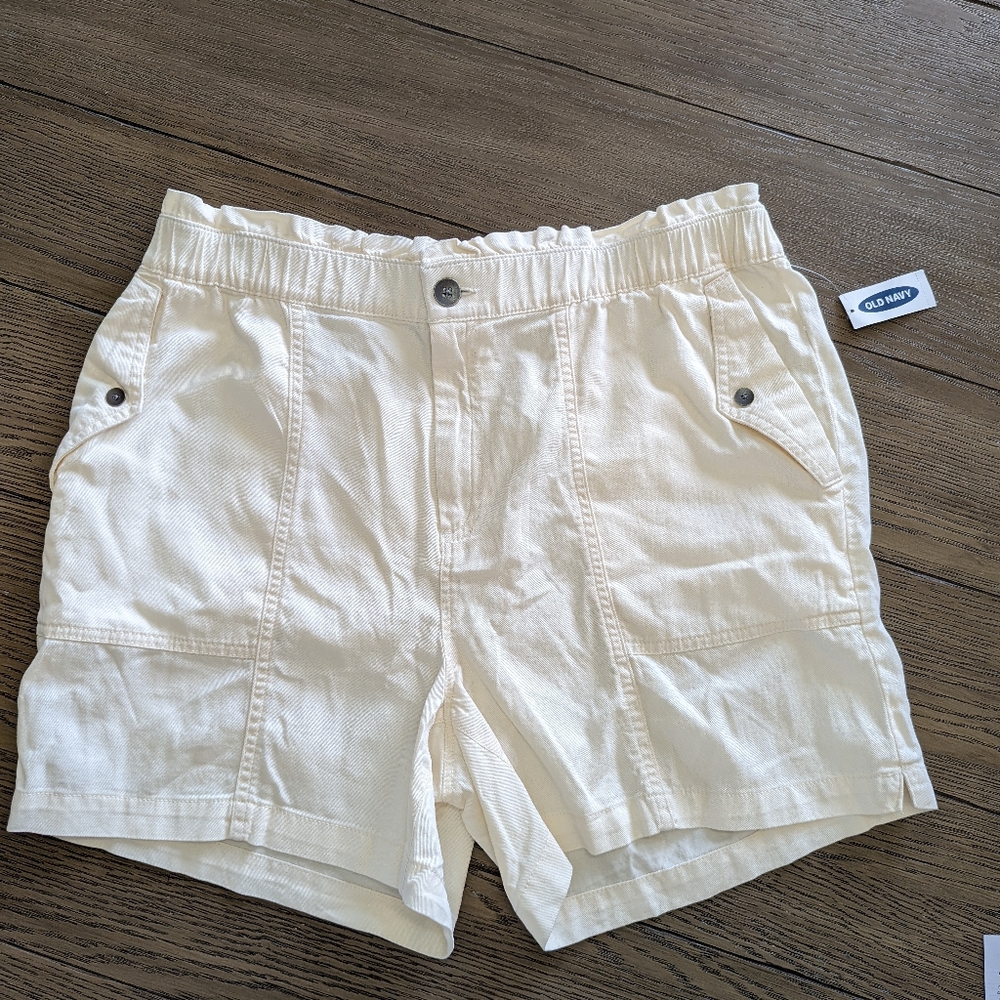 🔥Old Navy Shorts Light Cream Color